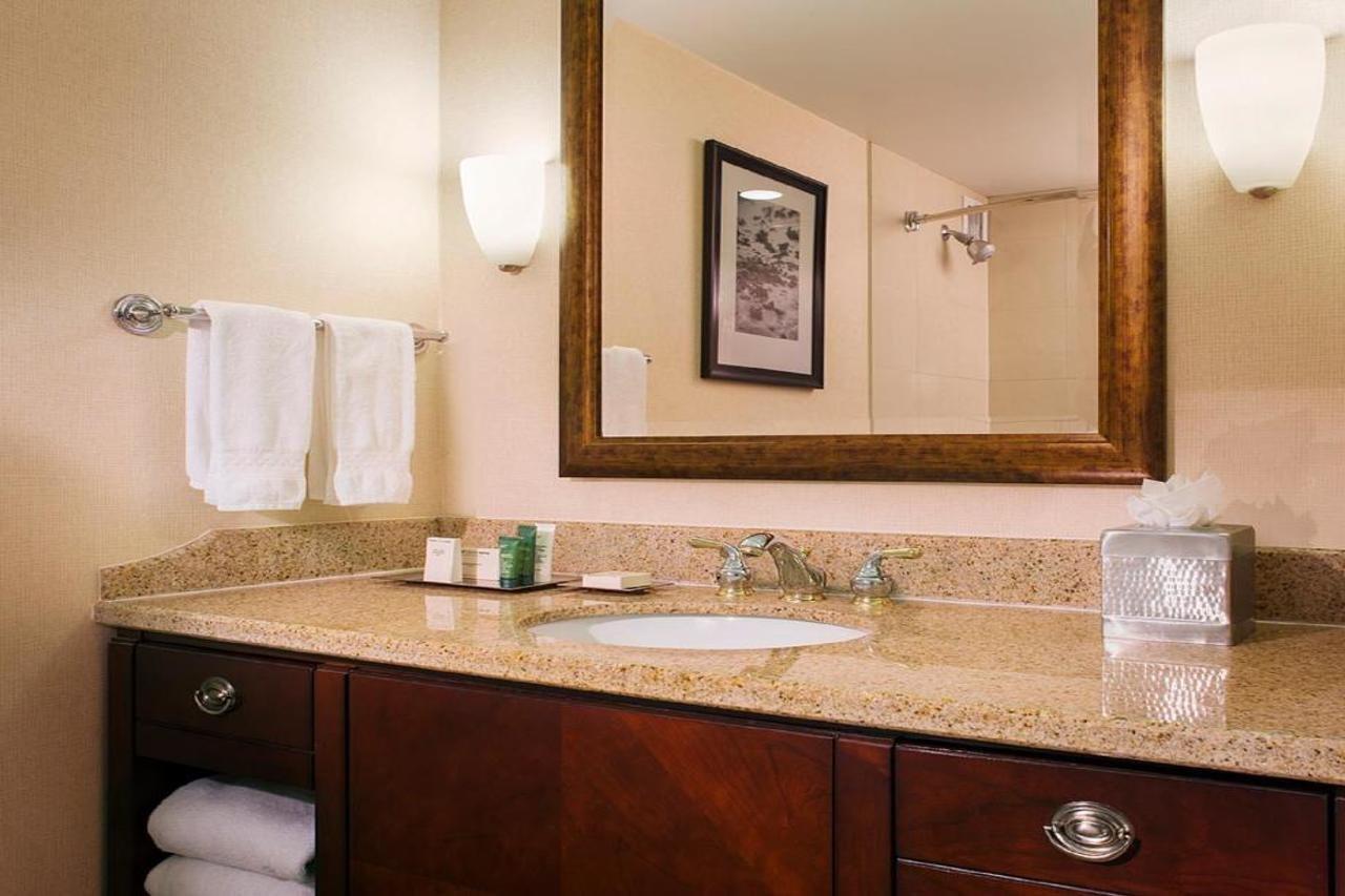 Hilton Providence Hotel Buitenkant foto