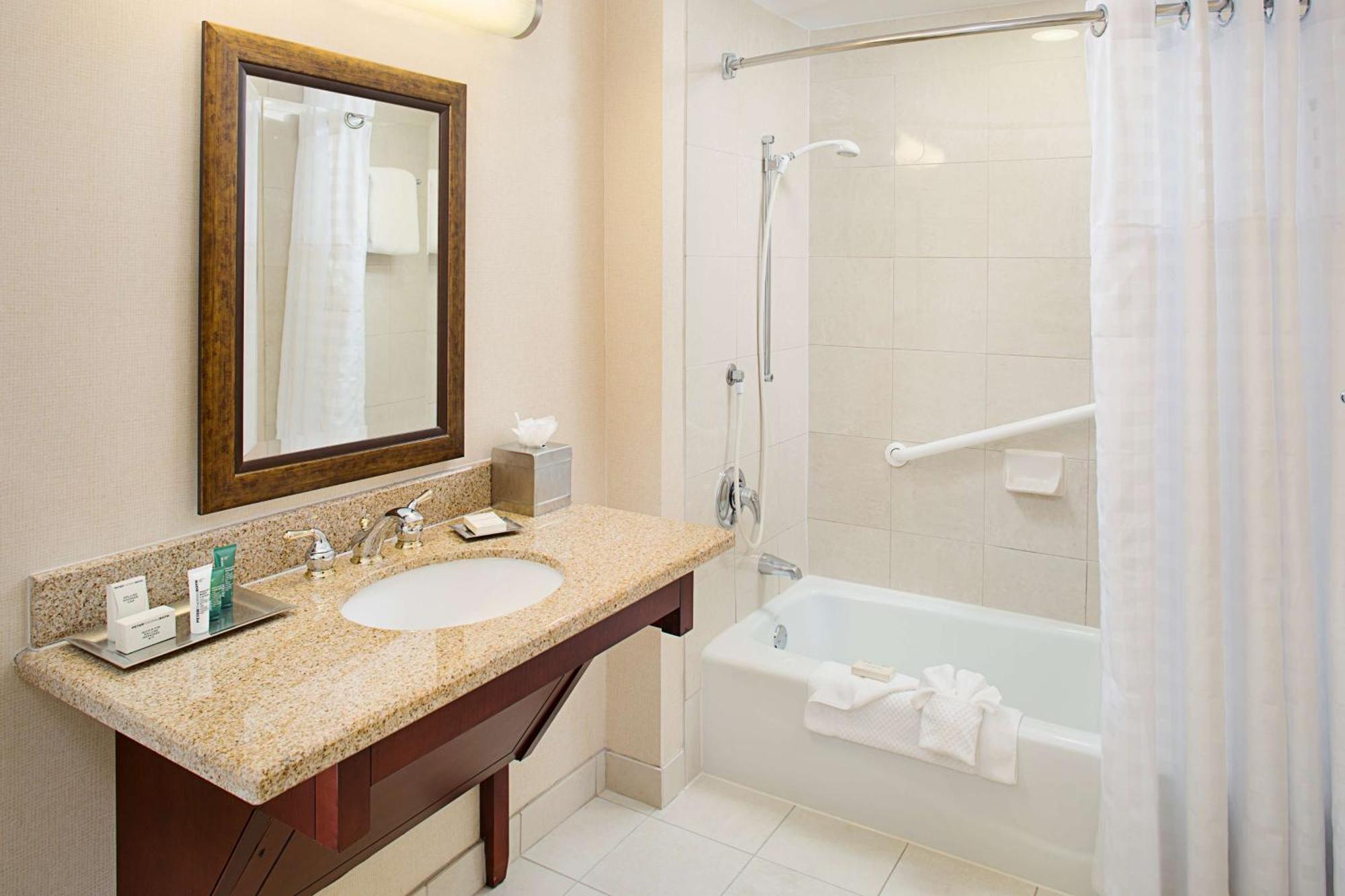 Hilton Providence Hotel Buitenkant foto